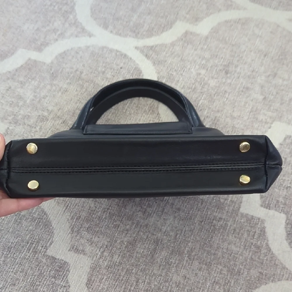 Vintage Soft Black Leather Minimalist Hand Bag with Structured Design - Picture 5 of 6